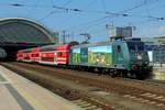 Werbe-TRAXX 146 010 verl�sst Dresden Hbf am 9 April 2017.