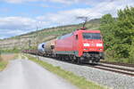 Mit einem Mischer gen Würzburg Hbf fahrend ist 152 016 am 24.8.2025 bei Thüngersheim zu sehen. 