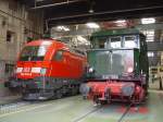 Alt und neu: 182016 und E44044 am 30.04.2004 eintr�chtig nebeneinander im AW Dessau