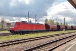 Getreidezug mit 185 167 verl�sst Stendal am 28 April 2016.