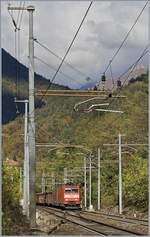 Zwei DB 185 verlassen Varzo und werden Baustellenbedingt vom linken aufs rechte Gleis wechseln.