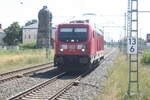 187 138 bei der Durchfahrt im Bahnhof Merseburg Hbf am 14.8.21