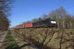 MRCE 189 094 zieht am 18 M�rz 2022 ein Kohlezug durch Tilburg Oude Warande.