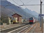 Die SBB Cargo International Re 193 467  BRIG  erreicht mit einem Güterzug nach Domo II die Station Premosello-Chiavenda.
