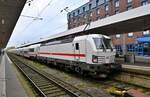 vom 01.11. bis 15.11.25 wurden probefahrten mit den neuen ICE L durchgef�hrt in altona machte er auch rast,da die neue baureihe 105 erst 2026 ihre zulassungspapiere bekommt,werden vectros MS eingesetzt .
ELOC 6193 448-8 mit ICE 1148 und ELOC 6193 440-5 als schublok bei der einfahrt nach hh-altona,08.11.25