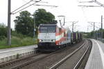 185-CL 002 von Captrain mit einem G�terzug bei der Durchfahrt in Z�beritz am 9.6.21