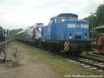 PRESS 346 001 steht mit dem �berf�hrungszug im Putbusser Bahnhof zur Abfahrt bereit am 31.5.15