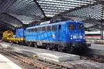 PRESS 140 046 schaut sichselbst und ein Gleisbauwagen in K�ln Hbf am 8 Juni 2019.