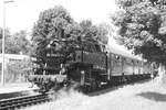 114 703 (203 230) und 86 1744 bei der Ausfahrt im Bahnhof Lauterbach (R�gen) am 30.7.21