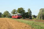 772 140 und 772 141 von Bergen auf R�gen kommend mit Ziel Lauterbach Mole bei der Vorbeifahrt an der Ortschaft Pastitz am 30.7.21