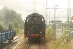 86 1744 beim ranfahren an den Zug im Bahnhof Bergen auf R�gen am 1.8.21