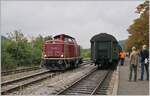 Die 211 041-9 (92 80 1211 041-9 D-NeSA) rangiert in Weizen um mit ihrem Zug nach Zollhaus Blumberg zur�ck zu fahren.

27. Aug. 2022
