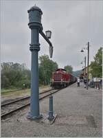 Die Diesellok 211 041-9 (92 80 1211 041-9 D-NeSA) steht mit ihrem  Morgenzug  im Bahnhof Zollhaus Blumberg f�r die Fahrt nach Weizen bereit. Im Vordergrund ein Wasserkran.

27. August 2022