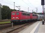 EGP 140 853-3 & 140 824-4 mit dem Kreidezug kurz vor der Abfahrt in Bergen auf R�gen am 12.8.13
