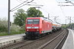 145 038 der MEG mit einem G�terzug bei der Durchfahrt in Z�beritz am 29.4.22