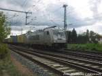 386 009 von Metrans mit einem G�terzug in Delitzsch am 15.9.15