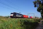 LTE 189 200 wirbt f�r die Chengdu-Shuttle beim Passage von Oisterwijk am 28 Juni 2019.