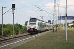 4746 304 als RE9 mit Ziel Stralsund Hbf im Bahnhof Altef�hr (R�gen) am 27.7.21