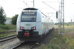 4746 804 verl�sst den Bahnhof Bergen auf R�gen in Richtung Stralsund Hbf am 30.7.21