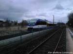 OLA VT 0006 mit Ziel B�tzow bei der Einfahrt in den Bahnhof Reuterstadt Stavenhagen am 13.4.13