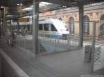 OLA VT 705 Mit ziel Rehna wartete auf Anschlussreisende vom Versp�teten IC2216 im Bahnhof Schwerin Hbf am 1.9.13