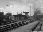 Lokschuppen und 99 2322 der Mecklenburgischen B�derbahn  Molli  im Bahnhof K�hlungsborn West am 13.7.14