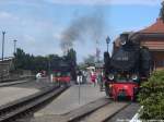 99 2322 und Museumslok der Mecklenburgischen B�derbahn  Molli  im Bahnhof K�hlungsborn West am 13.7.14