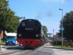 99 2324 der Mecklenburgischen B�derbahn  Molli  im Bahnhof K�hlungsborn Mitte am 13.7.14