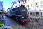 99 2321-0 auf dem weg nach bad doberan,zu sehen an der stra�en-einfahrt beim k�sterweg,24.08.22
