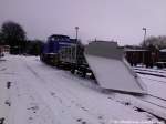 R�BB 251 901 Mit Seinem Schneepflug Kurz Vor Einsatzbeginn Abgestellt In Putbus am 11.3.13