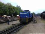 R�BB 251 901 Rangiert den Sonderzug wieder zur�ck zum Bahnhsteig in Putbus am 11.5.13
