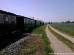 R�BB 99 4011 unterwegs nach Putbus beim Verlassen des Haltepunkts Seelvitz am 30.5.13