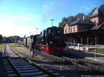 R�BB 99 4011 mit dem P103 mit ziel Ostseebad G�hren steht abfahrbereit im Bahnhof Putbus am 17.9.13