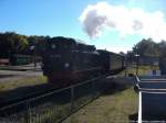 R�BB 99 4011 mit ziel Ostseebad G�hren bei der Ausfahrt aus Putbus am 2.10.13