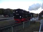 R�BB 99 4011 mit ziel Ostseebad G�hren bei der Ausfahrt aus Putbus am 2.10.13