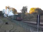 R�BB 99 4011 mit ziel Ostseebad G�hren zog sie noch einen Beladenen Offenen wagen mit bei der Ausfahrt aus Putbus am 2.10.13