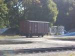 Vor wenigen Minuten ist dieser Wagen vom Tieflader der Mecklenburgischen B�derbahn  Molli  wieder auf seinen Heimatgleisen zur�ck gekehrt in Putbus am 2.10.13