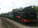 R�BB 99 4633 mit dem Traditionszug im Putbusser Bahnhof am 30.5.15
