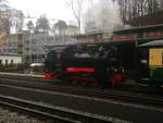 99 4632 der R�BB im Bahnhof Ostseebad G�hren am 23.12.18