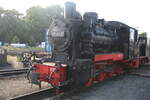 99 4633 und K�f 6003 der R�BB im Bw Putbus am 25.7.21