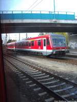 628 641 / 928 641 als RE6 mit ziel L�beck Hbf F�hrt zusammen mit dem OLA VT 0010 (Foto entstand aus dem genannten Zug) in den Bahnhof Neubrandenburg ein am 7.10.13