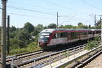 642 033/533 mit 642 034/534 als IRE mit ziel Wroclaw Glowny bei der vorbeifahrt am S-Bhf Berlin Pl�nterwald am 31.7.20