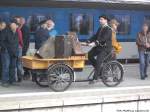 Gep�cktr�ger auf seinem Fahrrad beim Bahnhofsfest 150 Jahre Stralsund - Angerm�nde in Stralsund am 12.10.13