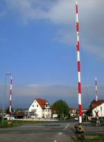 Die großen Schrankenbäume des Bahnhofs Immelborn.Aufgenommen am 19.April.2014