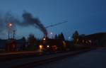 99 1772-5 in Neudorf am Abend des 24.10.2015 mit P 1011 (3)