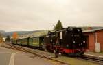 99 1785-7 beim Halt in Neudorf am 25.10.2015 mit P 1000