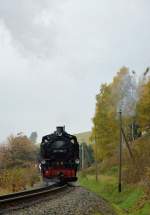 99 1785-7 in der Steigung vor Neudorf am 25.10.2015 mit P 1001