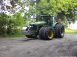 John Deere 8420 mit Zwillingsreifen in der N�he von Lancken-Granitz am 15.8.13