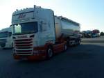 LKW SZM Scania mit Chemietankauflieger der Spedition SiLog auf dem Autohof in Gr�nstadt am 04.09.2013