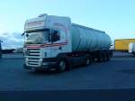LKW SZM SCANIA R 500 mit Chemietankauflieger der Spedition Giezendanner auf dem Autohof in Gr�nstadt am 18.09.2013